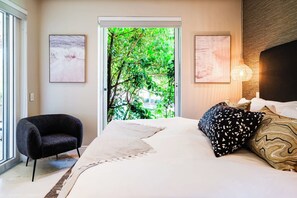 1 bedroom, desk, iron/ironing board, travel cot - Beautiful Apartment at the Waterfront Marina Altmore 001 (Cape Town)