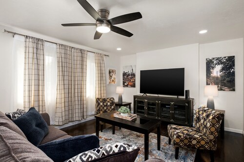 Homey, Clean & Convenient for Vacation or Business