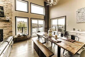 Dining - Magnificent cottage on Lac Barron, near Morin-Heights, navigable lake (Gore)