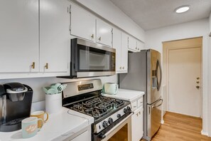 Private kitchen - Funky South Austin Gem - Minutes from Everything (Austin)