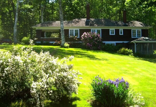 A two-story house with a well-maintained lawn and garden. - Arts & Crafts Cottage In Picturesque Bayside, Maine (Northport)