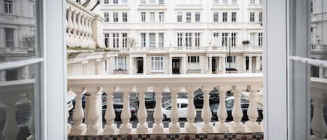 Deluxe family Studio - Balcony | 1 bedroom, free cots/infant beds, bed sheets