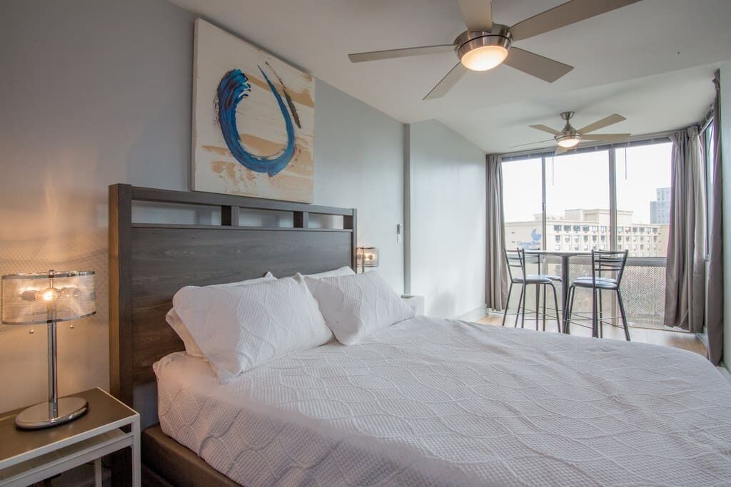 1 habitación, tabla de planchar con plancha, wifi gratis y ropa de cama 