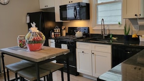 Unclassified image, 2 of 9, button - Very Clean and Comfortable 3 Bedroom -  Near Everything.  (Jersey City)