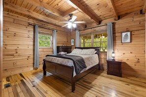 3 bedrooms, desk, free WiFi, bed sheets