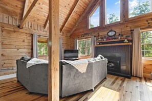 Smart TV, chimenea y futbolito 