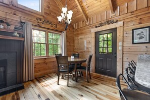 Dining - Sits on 8 private Acres, hiking trails at this secluded chalet! Wi-Fi, Hot Tub (Stanton)