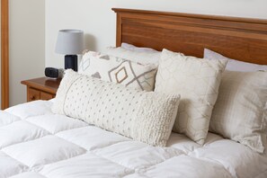 4 bedrooms, iron/ironing board, travel cot, free WiFi