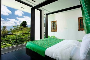 3 slaapkamers, een kluis op de kamer, een bureau