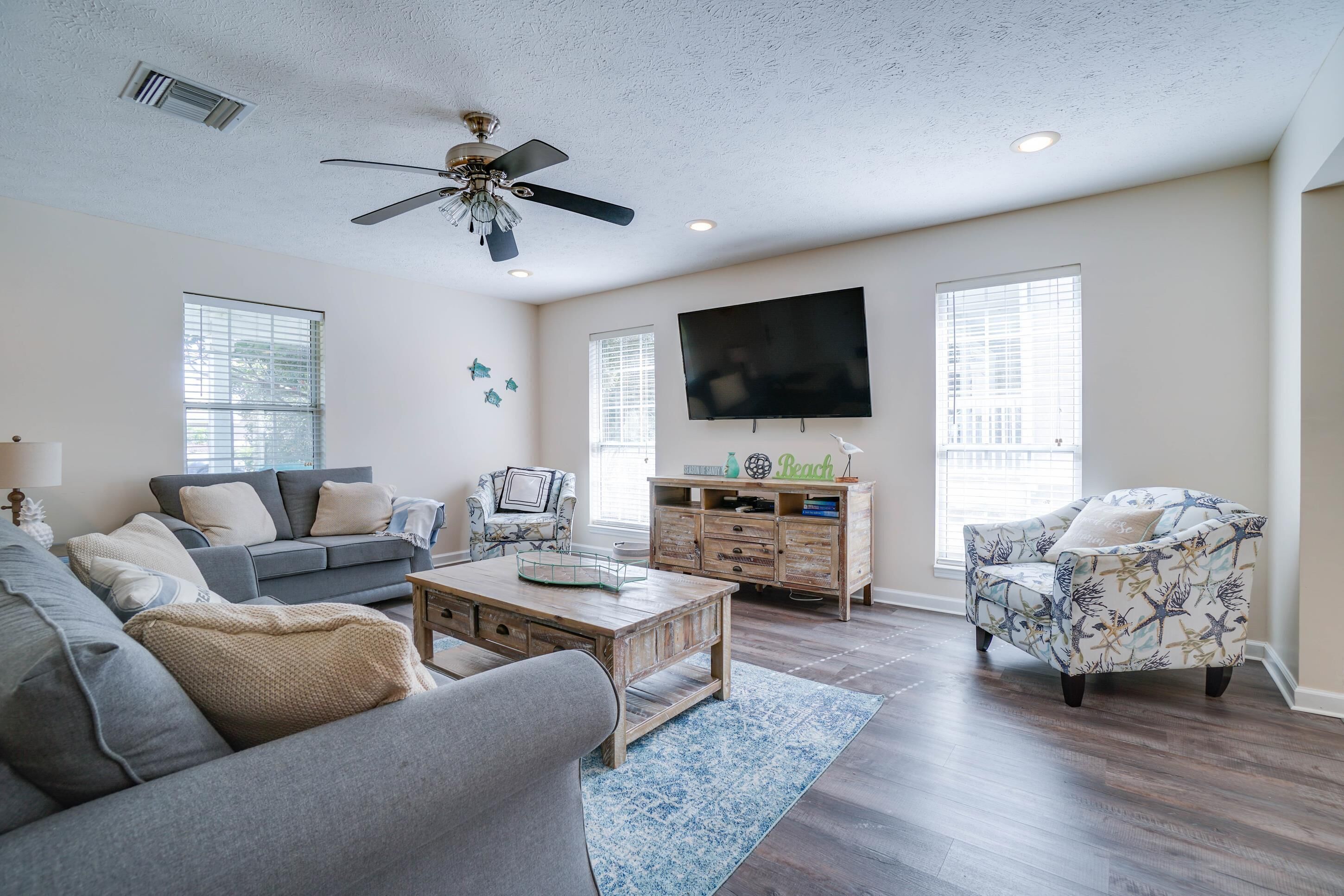 Casa, 3 dormitoris | Sala d&#x27;estar | Televisor LCD de 50 polzades amb canals digitals i televisor 