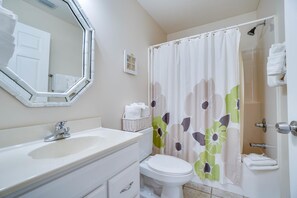 House, 3 Bedrooms | Bathroom | Combined shower/bathtub, towels - Beach House - Crystal Tides by Panhandle Getaways (Panama City Beach)