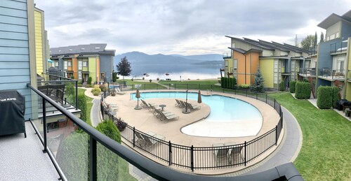 Scotch on the Rocks - Waterfront - Shuswap Vacations and Sledding Accommodation