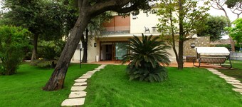 Room with private bathroom in Villa