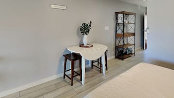 Condo (0 Bedroom) | Property amenity