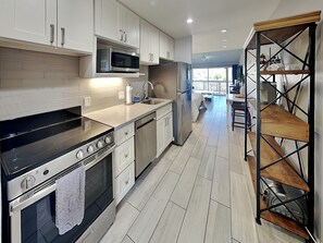 Condo (0 Bedroom) | Servicio de la propiedad