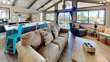 Studio (3 Bedrooms) | Front of property