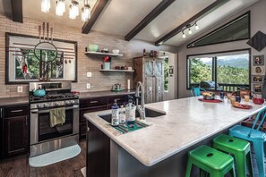 Studio (3 Bedrooms) | Property amenity