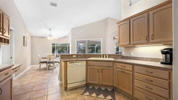 House (3 Bedrooms) | Property amenity