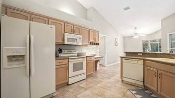 House (3 Bedrooms) | Property amenity