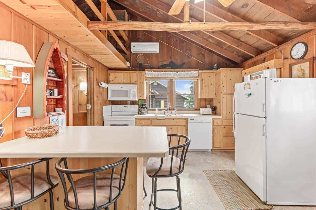 Réfrigérateur, four, plaque de cuisson, cafetière/bouilloire