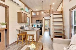 雪櫃、微波爐、焗爐、爐具