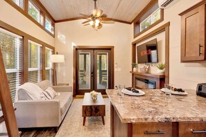 TV, fireplace - Black Diamond at Mentone with Free Internet! (Mentone)