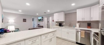 Spacious Lower Unit Updated Two King Beds in Denver