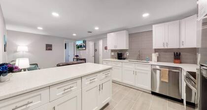 Spacious Lower Unit Updated Two King Beds in Denver