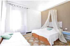 4 slaapkamers, een bureau, gratis wifi, beddengoed