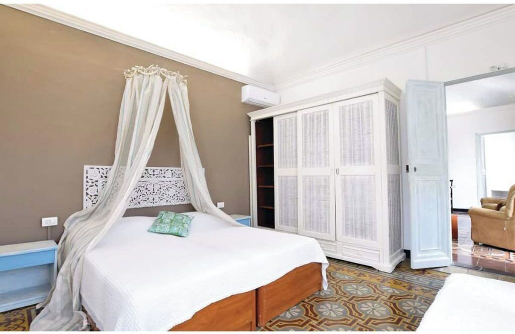 4 bedrooms, desk, free WiFi, bed sheets