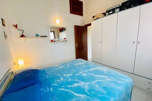 2 habitaciones y tabla de planchar con plancha 