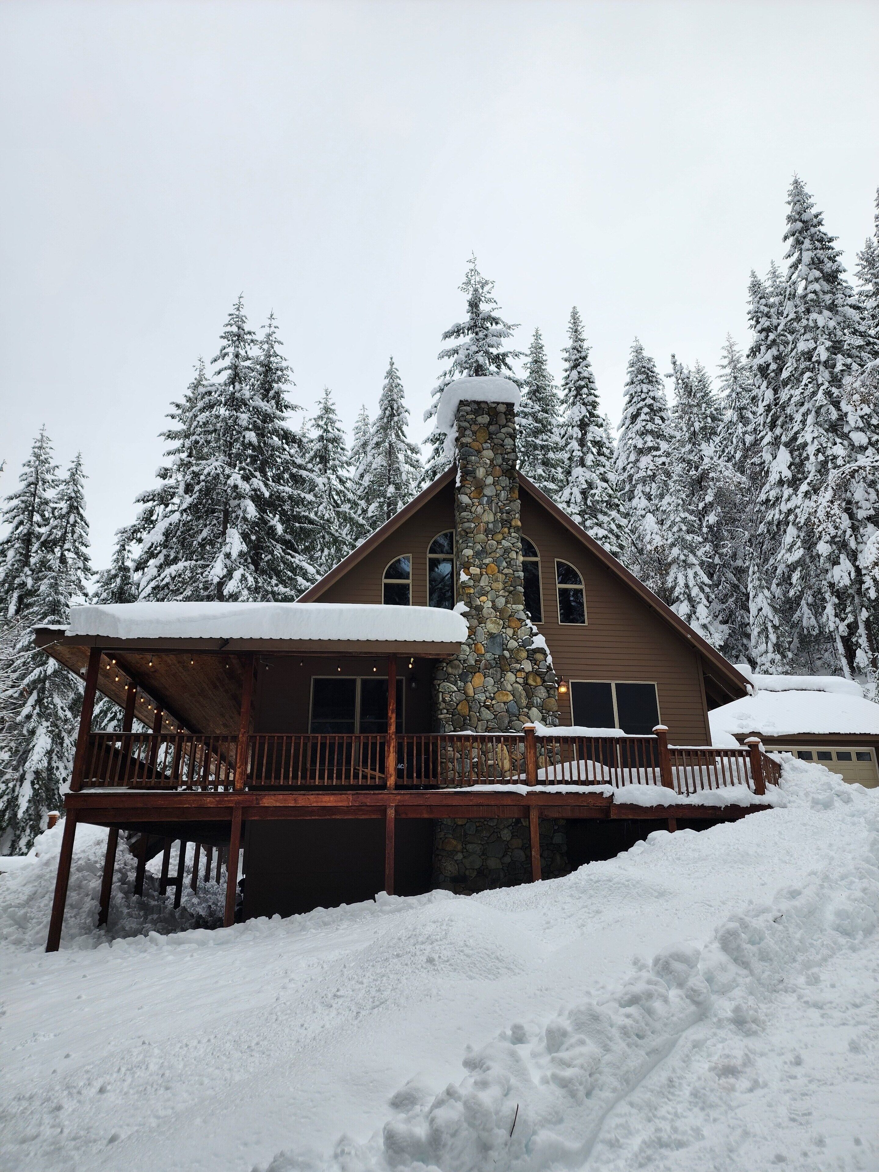 5 Star Winter Wonderland Chalet in Mt. Shasta