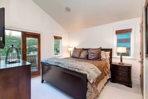 4 bedrooms, iron/ironing board, travel cot, free WiFi - Luxury home; king ensuites, walk to lifts/main st (Park City)