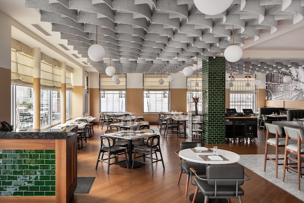 Breakfast and dinner served