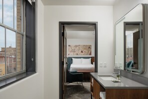 Shower, hair dryer, towels - Hotel Forty Five, Macon, a Tribute Portfolio Hotel (Macon)