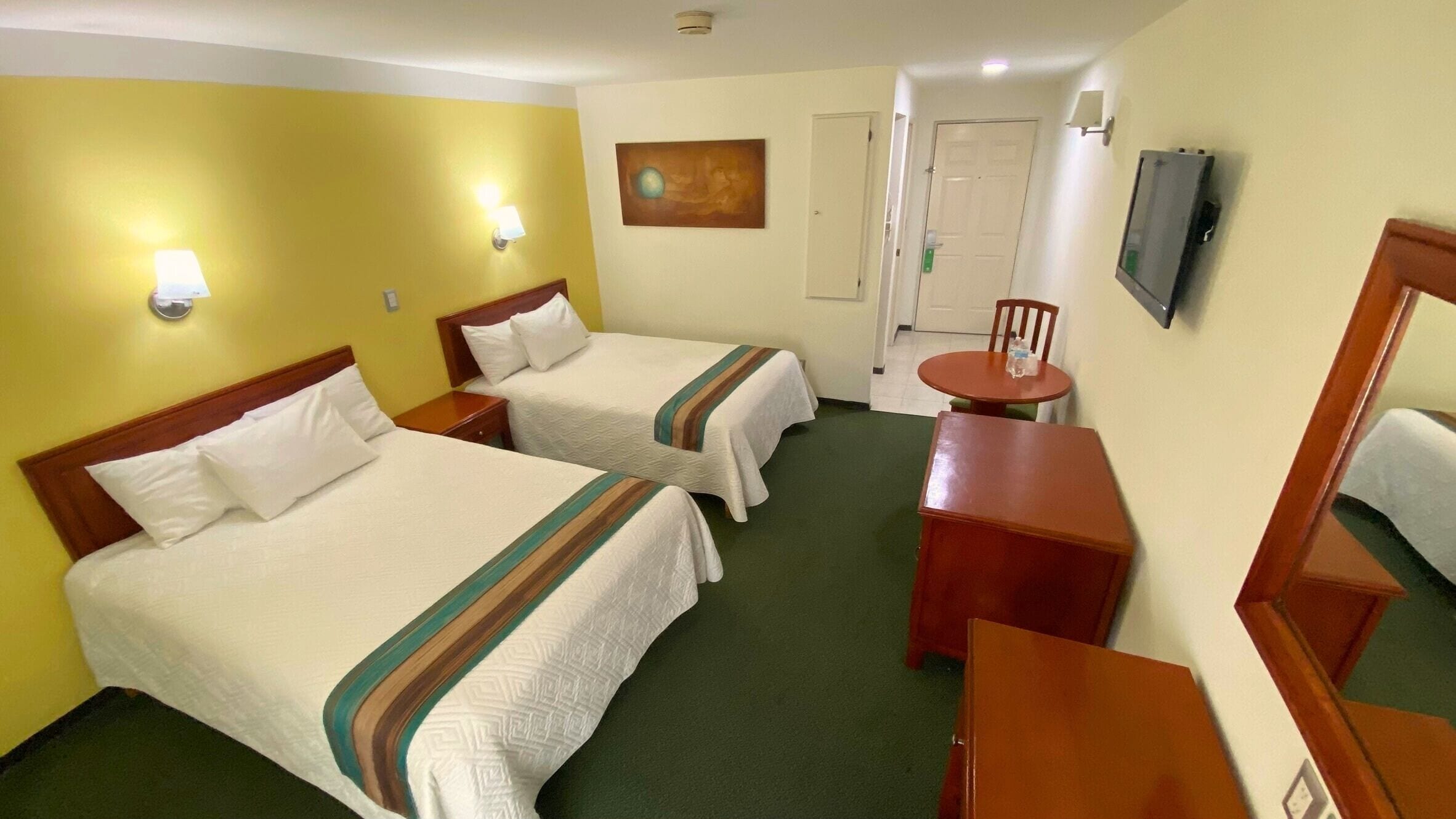 스탠다드 더블룸, 더블침대 2개 | 책상, 노트북 작업 공간, 암막 커튼, 다리미/다리미판