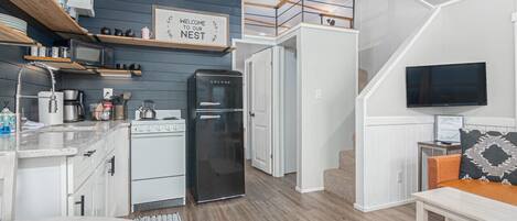 Refrigerador, microondas, horno y parrilla de estufa