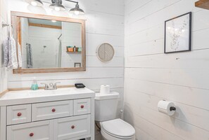 Hair dryer - Hummingbird Haus · ❤️ Hill country views on 20 acres with firepit (Spring Branch)