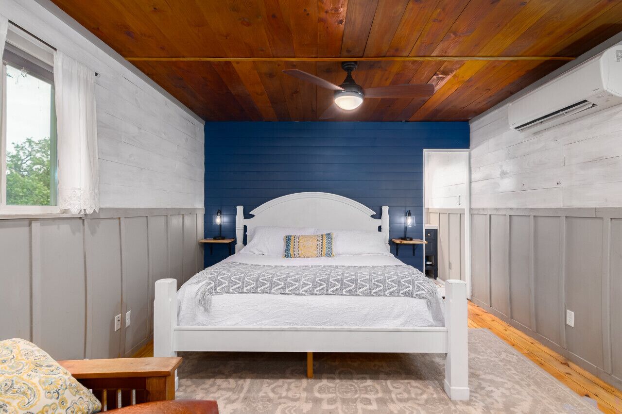 3 sovrum, skrivbord, strykjärn/strykbräda och resesäng