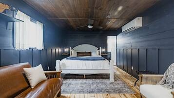 3 chambres, bureau, fer et planche à repasser, lit parapluie