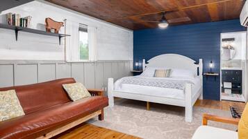 3 bedrooms, desk, iron/ironing board, travel crib