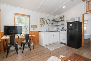 Fridge, microwave, oven, stovetop - Spring Break | Farm Escape + Hot Tub (Spring Branch)
