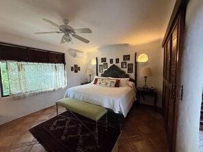 4 chambres, coffre-fort, fer et planche à repasser, lit de bébé portatif