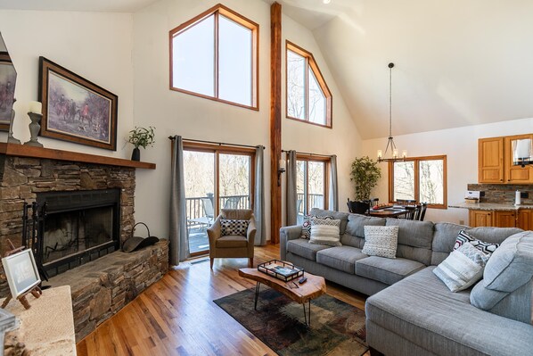 Televisión, chimenea y futbolito 