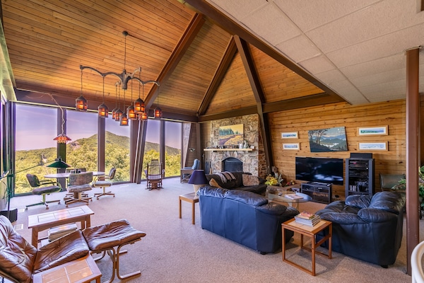 TV, fireplace, stereo