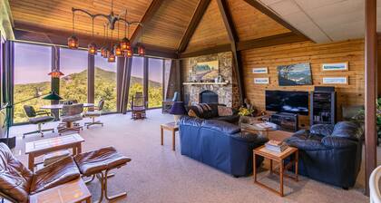 Endless Vistas - 4BR with stunning views and close proximity to town