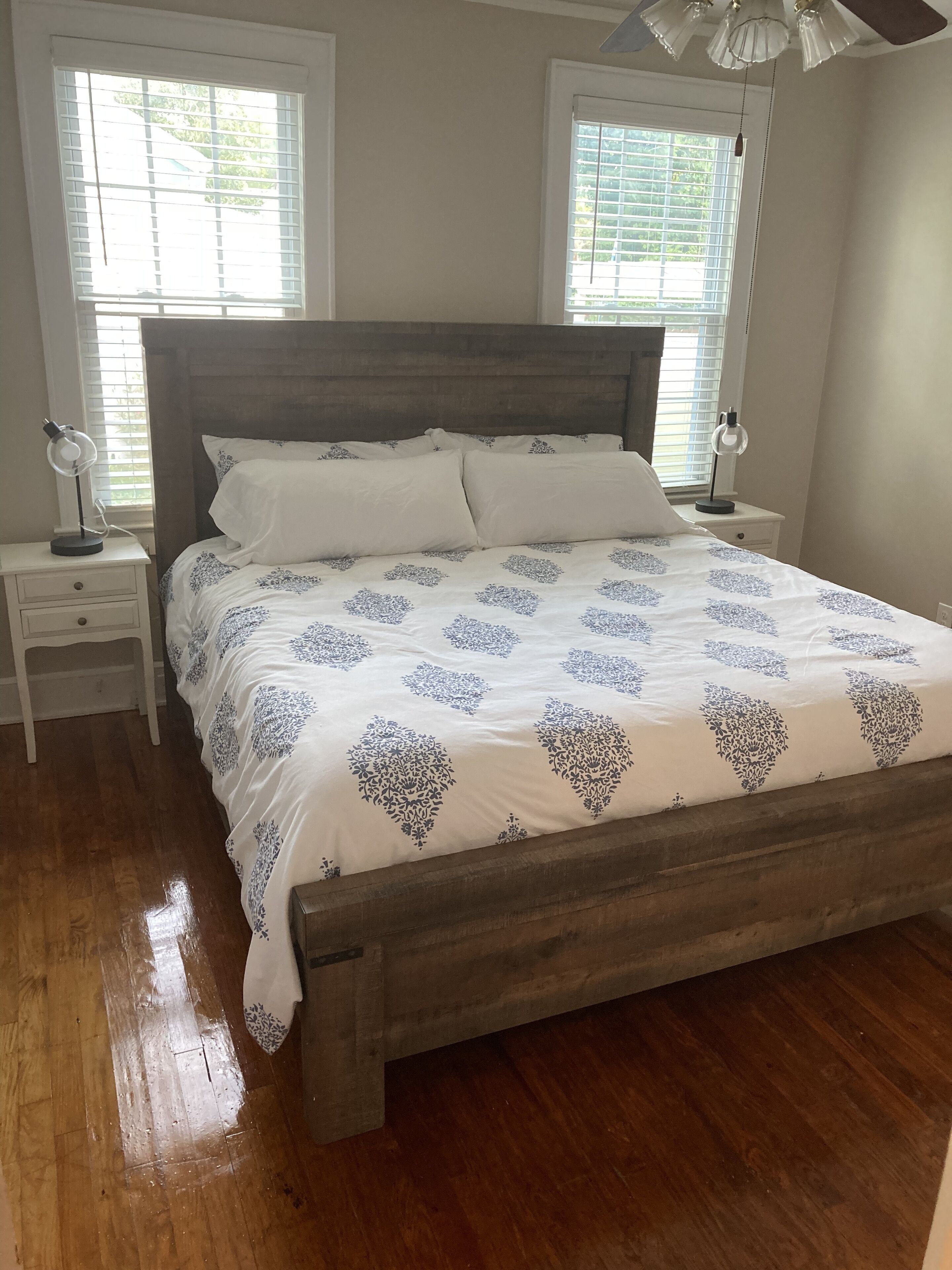 3 makuuhuonetta, työpöytä, silitysrauta/-lauta, ilmainen Wi-Fi