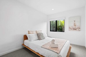 4 bedrooms, desk, iron/ironing board, WiFi