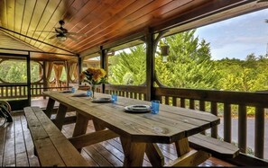 Outdoor dining - Breathtaking Lakefront Cabin, Fully Stocked with Hot tub and Firepit (Mineral Bluff)