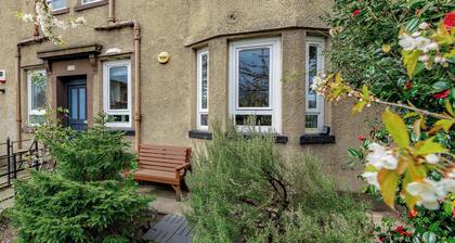 Home-from-home; 10 mins from city centre; Free on-street parking; Well-equipped
